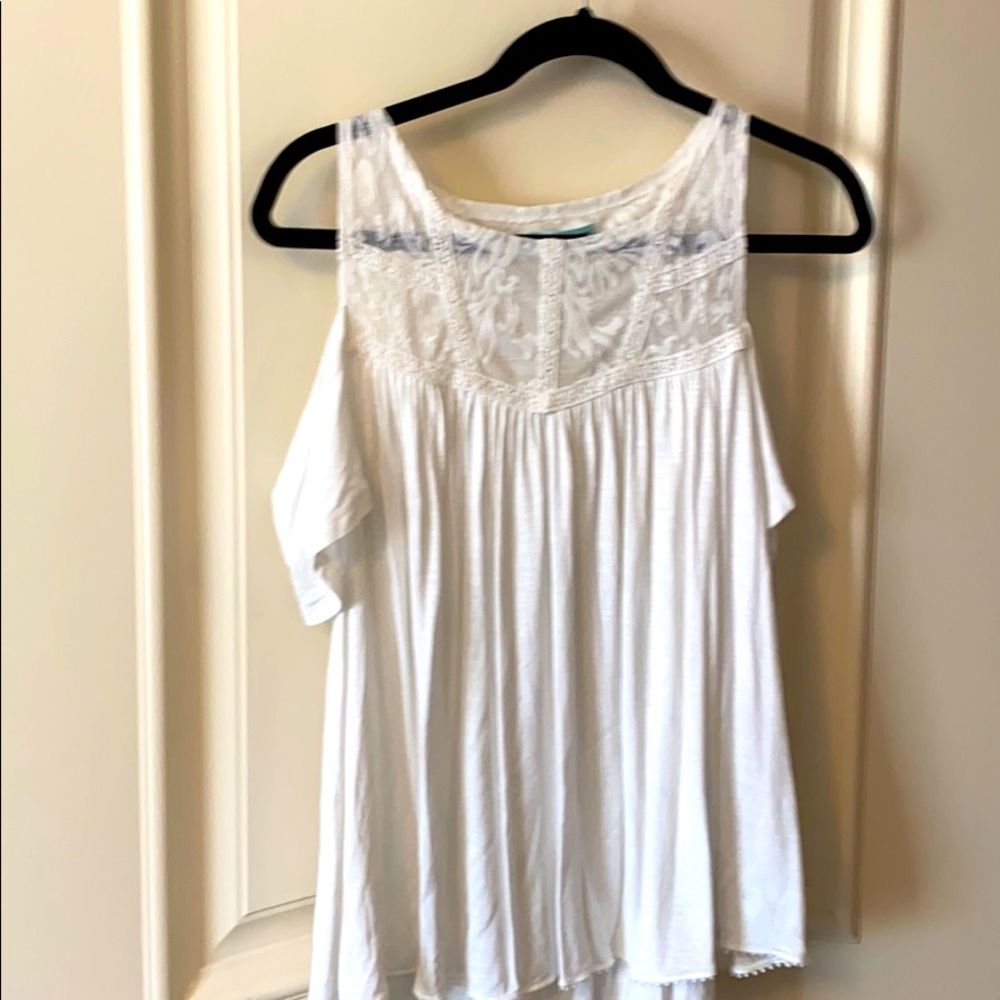 Exposed shoulder blouse